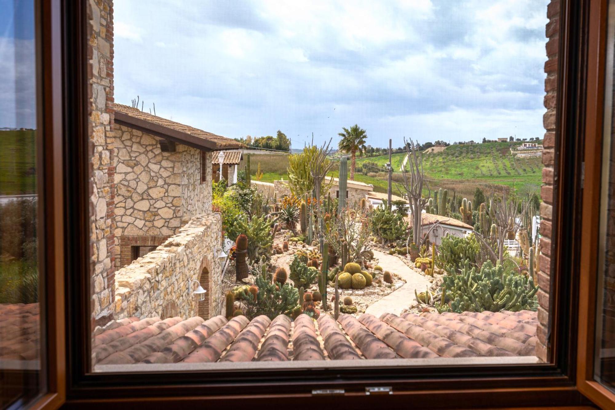Relais Garden Cactus B&B Фавара Екстер'єр фото